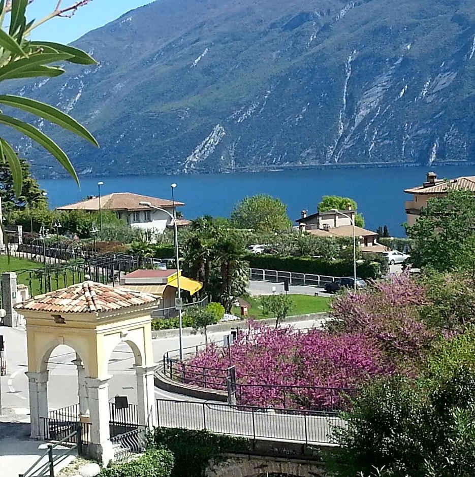 Camera Matrimoniale con Vista Lago